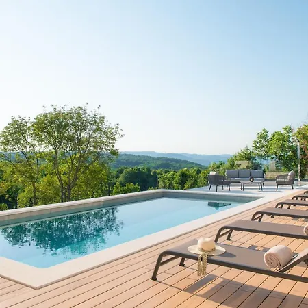 La Guardia Istria ***** * Sumber